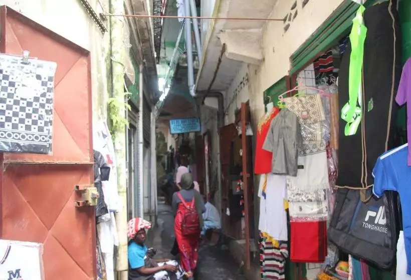 Medina Hotel   Mutsamudu