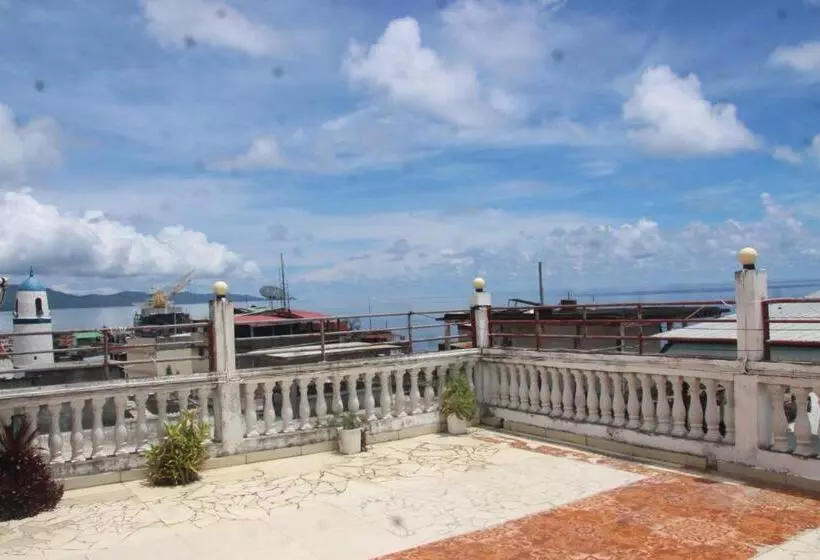 Medina Hotel   Mutsamudu