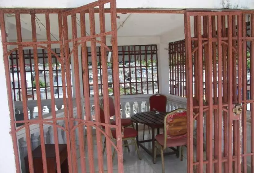 Medina Hotel   Mutsamudu