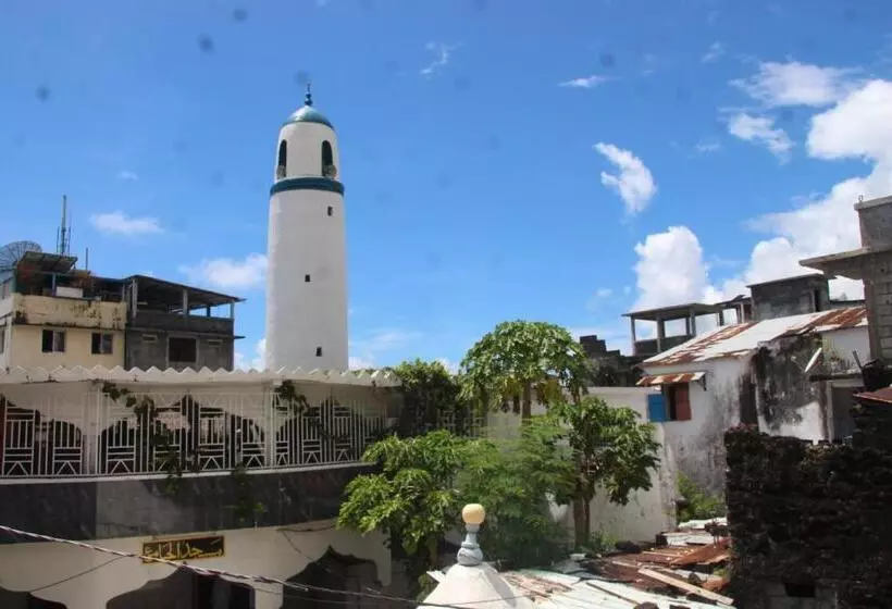 Medina Hotel   Mutsamudu