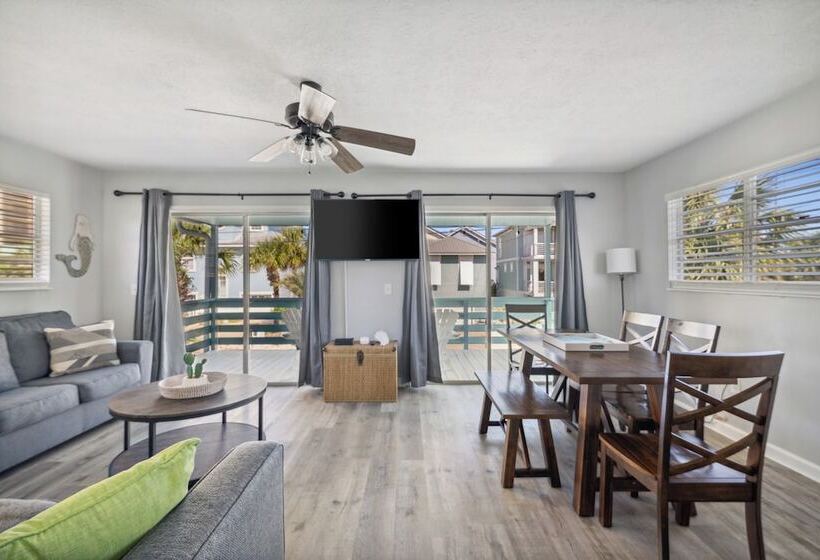 Aqua Horizon By Avantstay Pool, Near The Beach