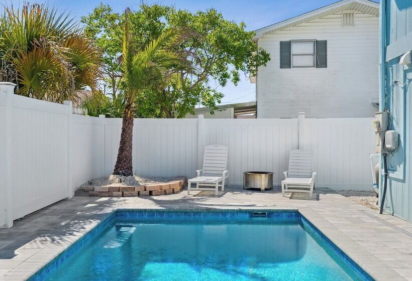 Aqua Horizon By Avantstay Pool, Near The Beach