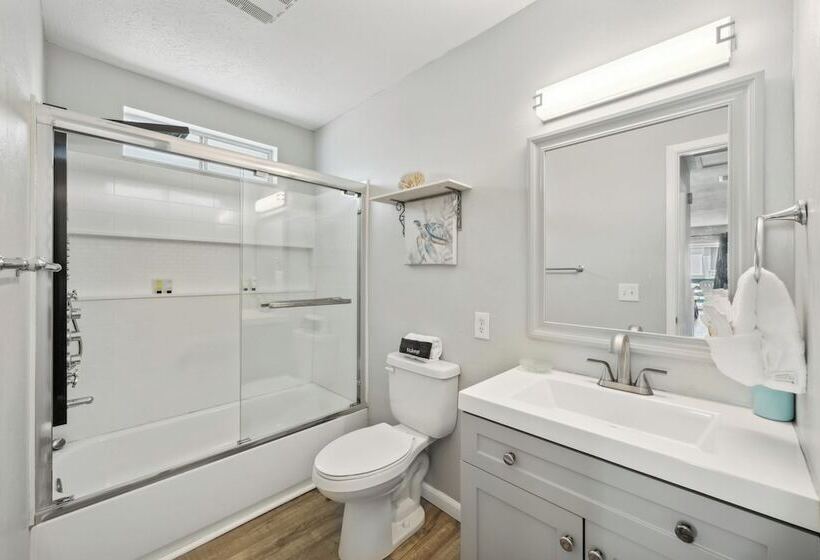 Aqua Horizon By Avantstay Pool, Near The Beach