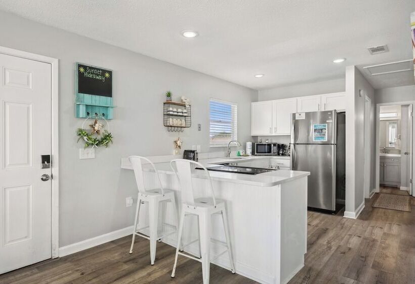 Aqua Horizon By Avantstay Pool, Near The Beach