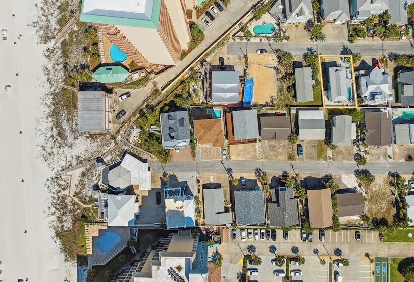 Aqua Horizon By Avantstay Pool, Near The Beach