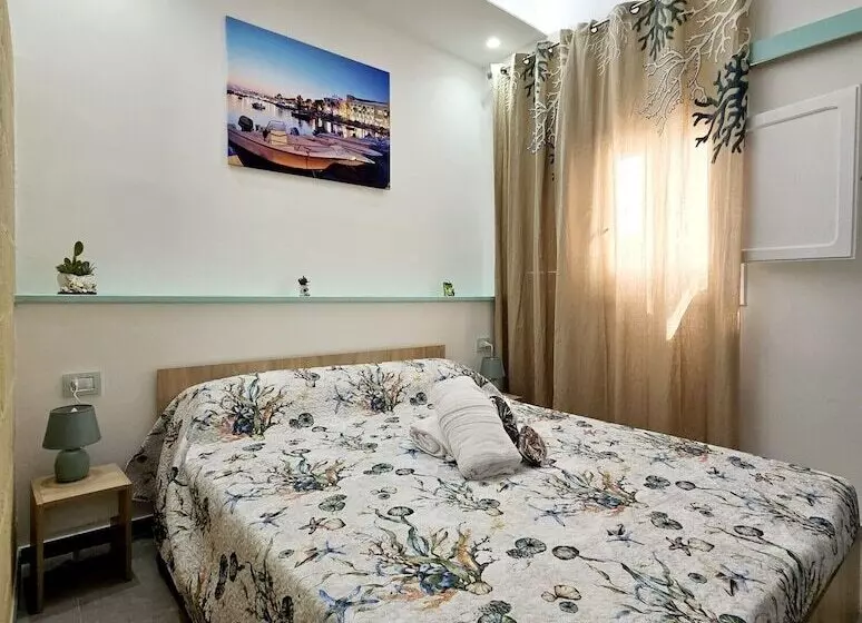 ベッドアンドブレックファースト Aquamarina Rooms