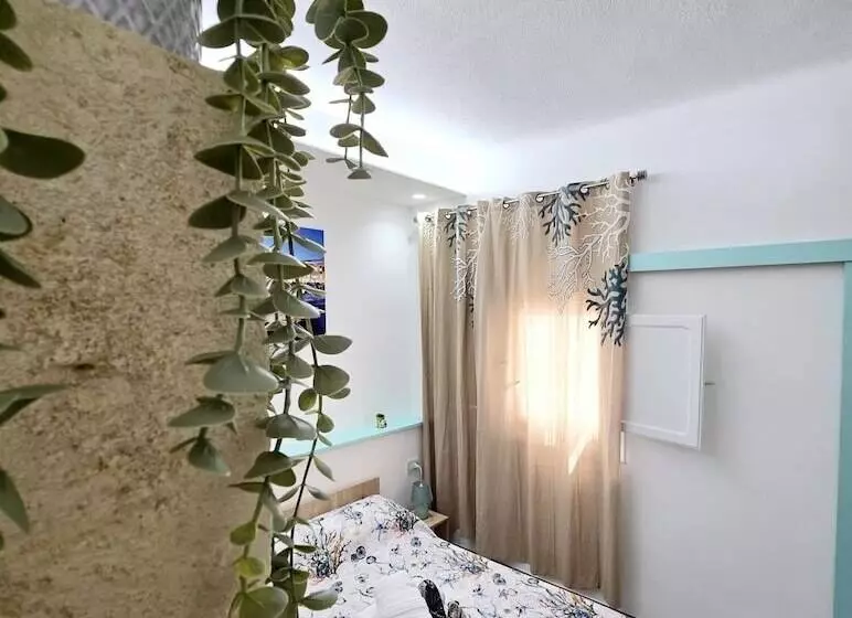ベッドアンドブレックファースト Aquamarina Rooms