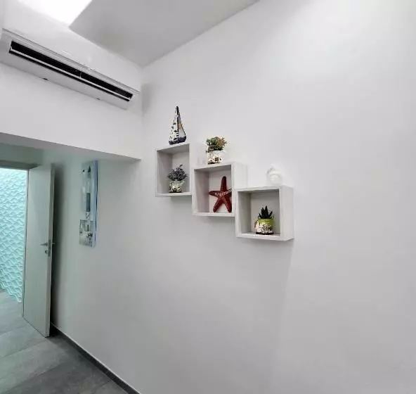 ベッドアンドブレックファースト Aquamarina Rooms