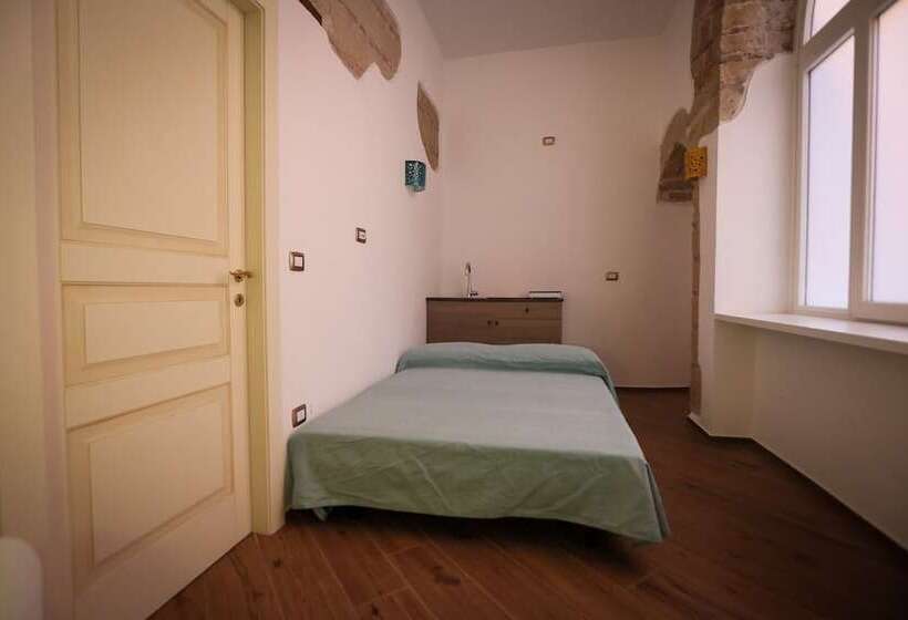 تختخواب و صبحانه Petramare Charming House