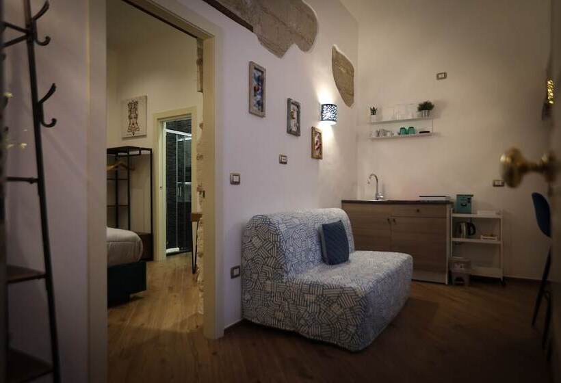 تختخواب و صبحانه Petramare Charming House