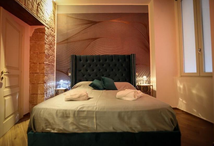 تختخواب و صبحانه Petramare Charming House