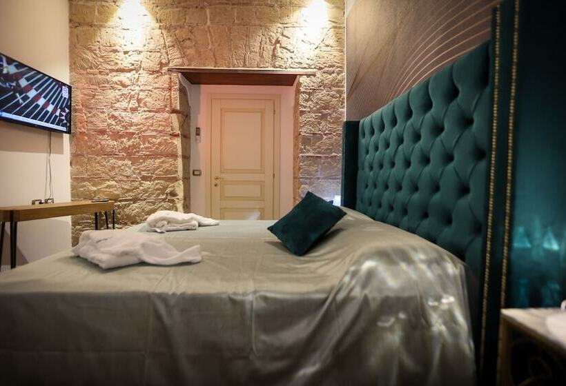 تختخواب و صبحانه Petramare Charming House