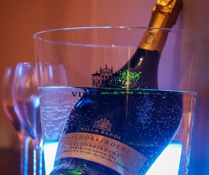 تختخواب و صبحانه Petramare Charming House