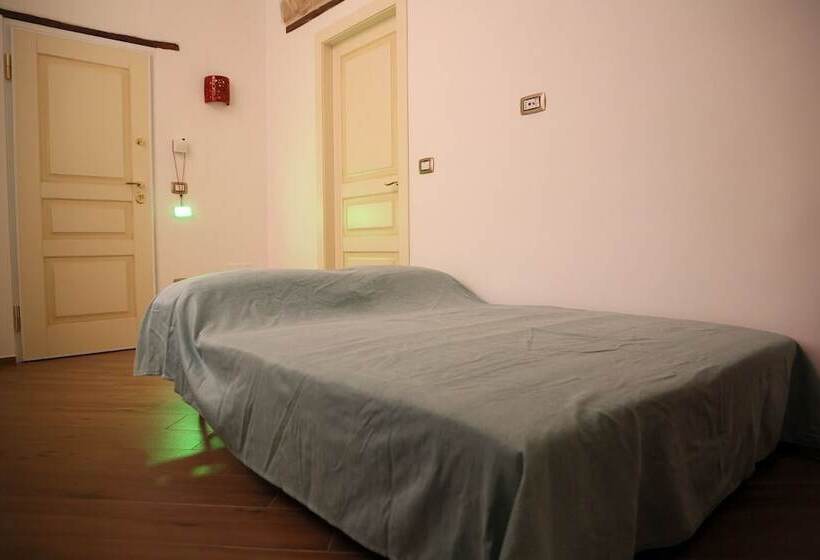 تختخواب و صبحانه Petramare Charming House