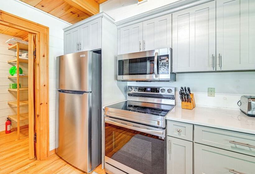Cashiers Cottage W/ Screened Porch & Trail Access!