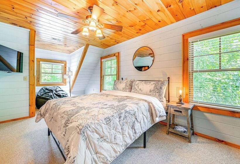 Cashiers Cottage W/ Screened Porch & Trail Access!