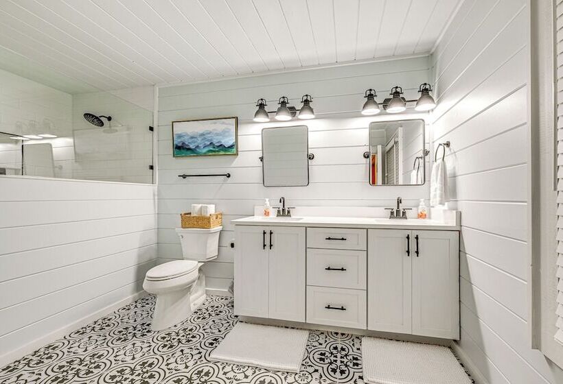 Cashiers Cottage W/ Screened Porch & Trail Access!