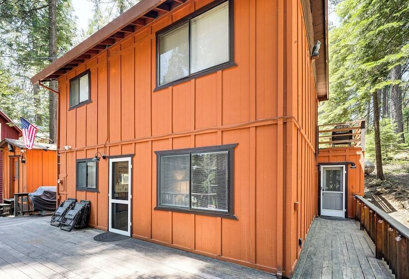 Long Barn Cabin W/ 2 Decks Near Skiing!