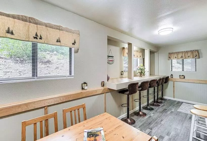 Long Barn Cabin W/ 2 Decks Near Skiing!