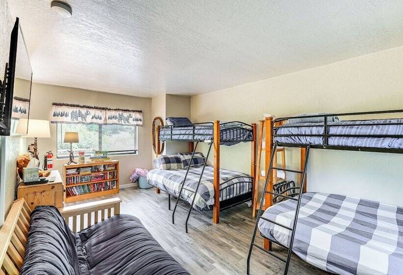 Long Barn Cabin W/ 2 Decks Near Skiing!