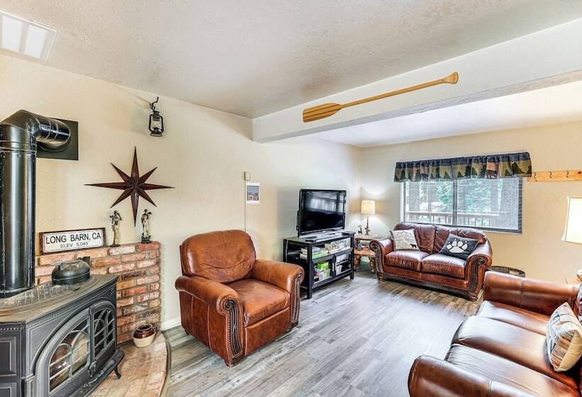 Long Barn Cabin W/ 2 Decks Near Skiing!