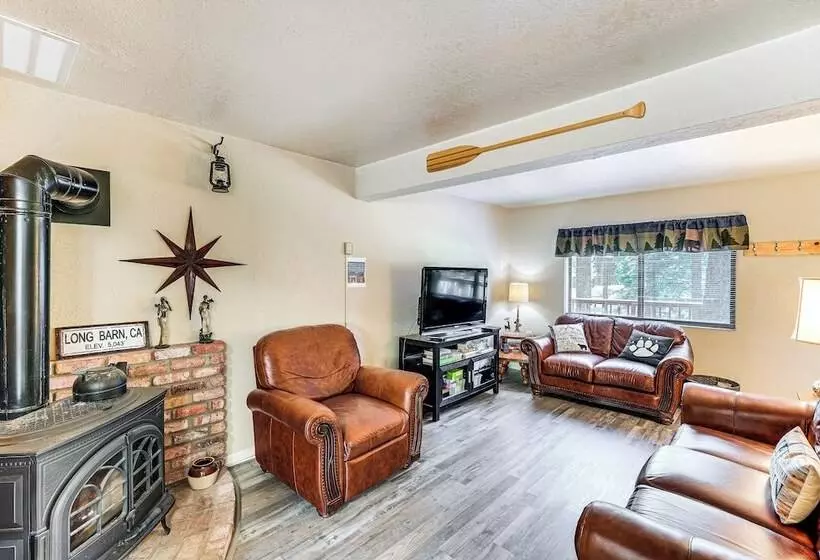 Long Barn Cabin W/ 2 Decks Near Skiing!