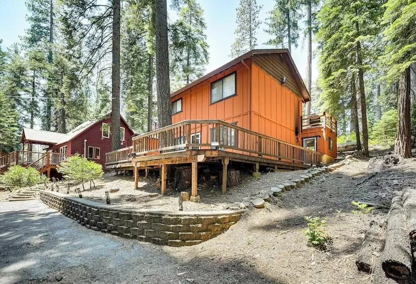 Long Barn Cabin W/ 2 Decks Near Skiing!