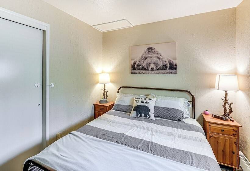 Long Barn Cabin W/ 2 Decks Near Skiing!