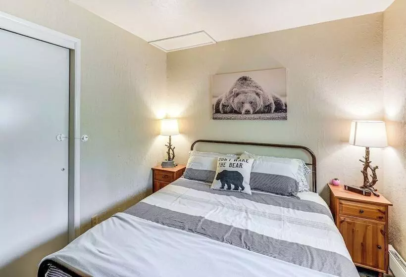 Long Barn Cabin W/ 2 Decks Near Skiing!