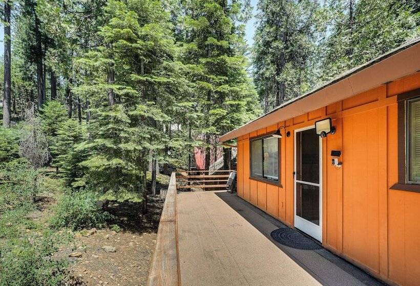 Long Barn Cabin W/ 2 Decks Near Skiing!