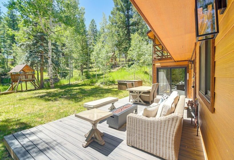 Hot Tub, Mtn View Deck: Peaceful Evergreen Home!