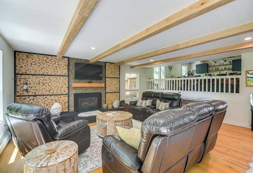 Hot Tub, Mtn View Deck: Peaceful Evergreen Home!