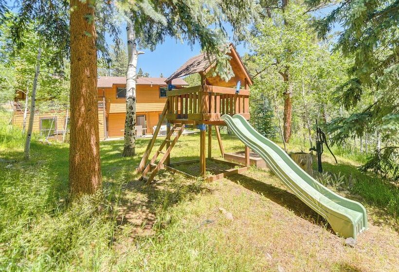 Hot Tub, Mtn View Deck: Peaceful Evergreen Home!