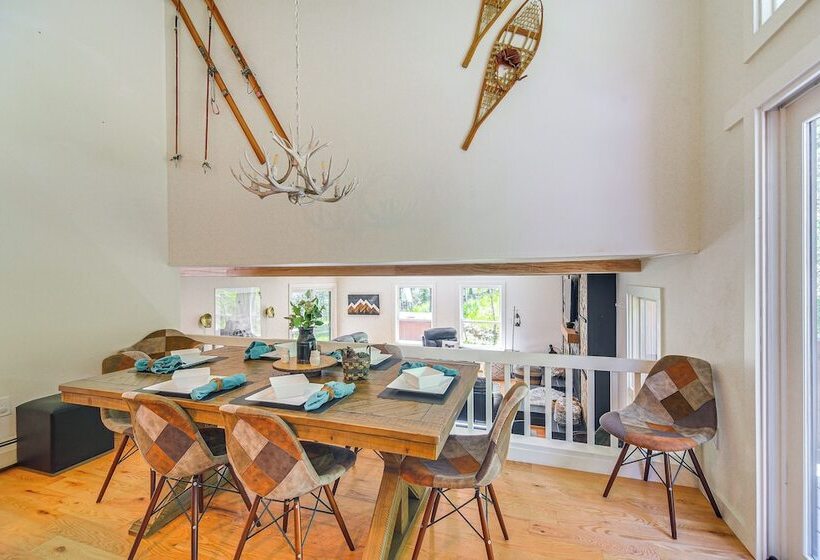 Hot Tub, Mtn View Deck: Peaceful Evergreen Home!