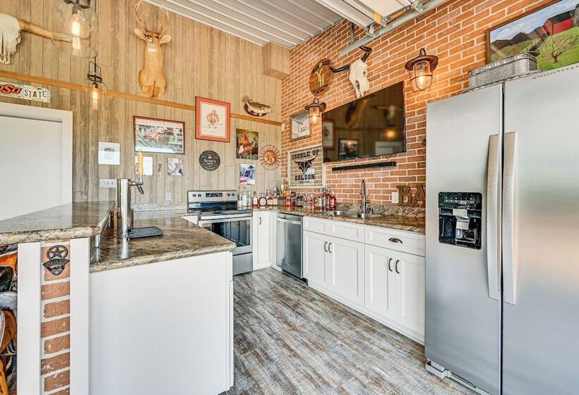 Unique Stay: Barndominium Near Rough River Lake!