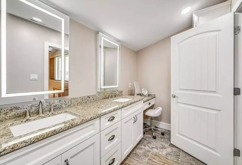 Unique Stay: Barndominium Near Rough River Lake!