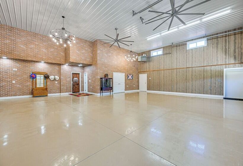 Unique Stay: Barndominium Near Rough River Lake!