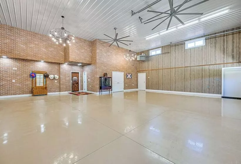 Unique Stay: Barndominium Near Rough River Lake!