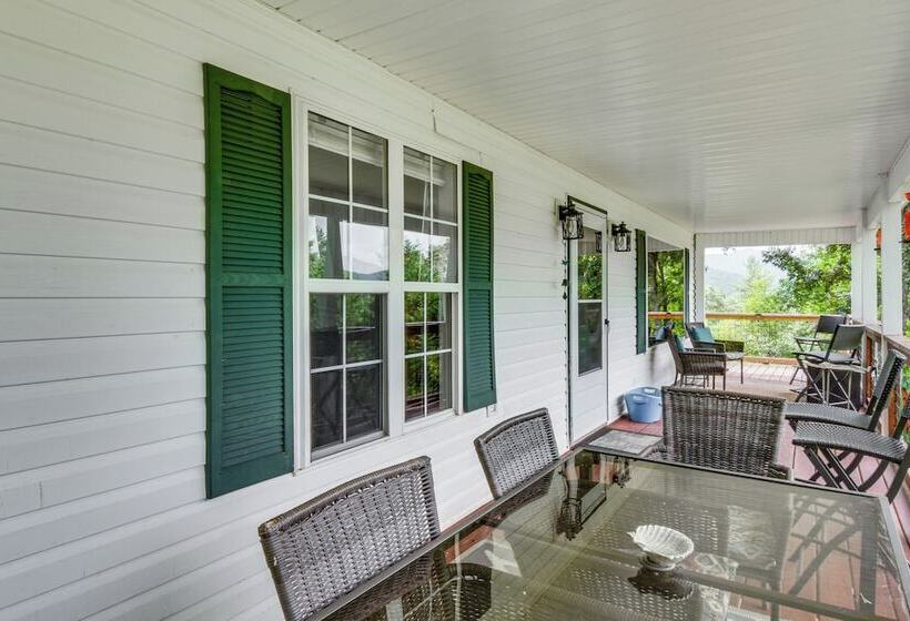 Hiawassee Hideaway: Hot Tub, Lake & Mountain Views