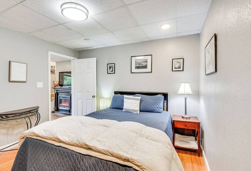 Hiawassee Hideaway: Hot Tub, Lake & Mountain Views