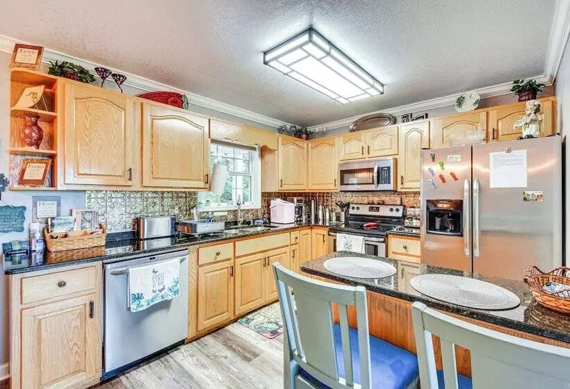 Hiawassee Hideaway: Hot Tub, Lake & Mountain Views