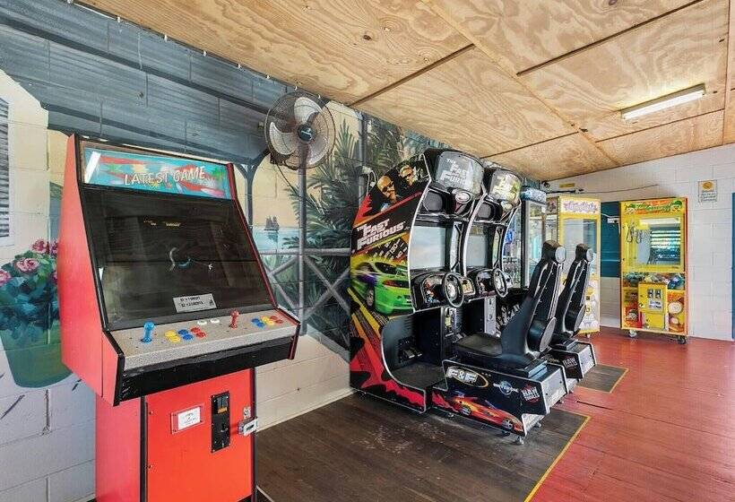 Отель Bribie Island Caravan Park