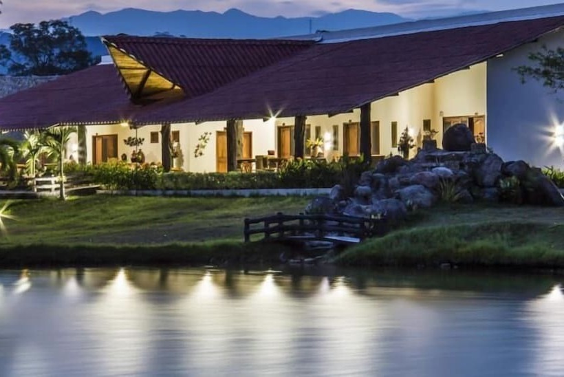 هتل Brisas La Gaviota Mariquita Tolima