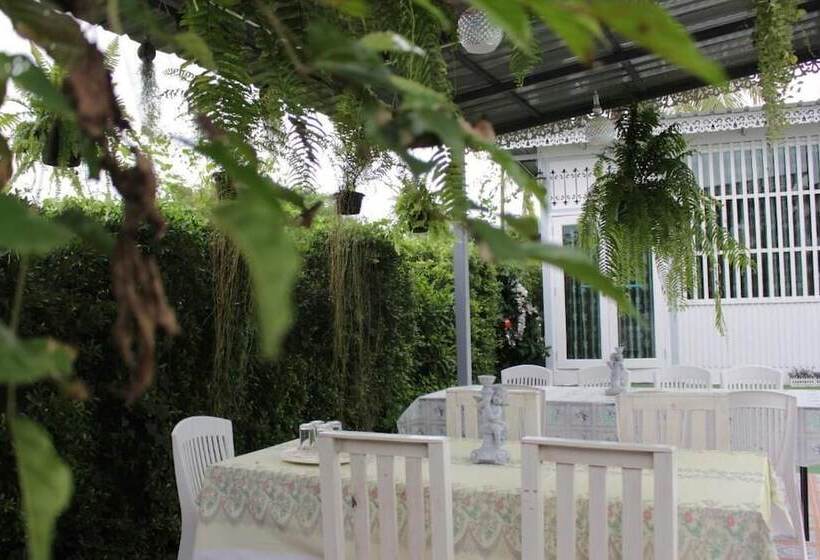 בית מלון כפרי Moei Manee Resort