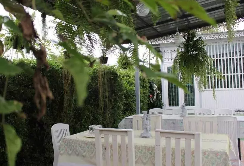 Hotelli Moei Manee Resort