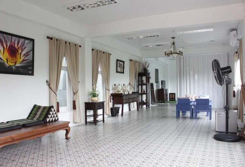 בית מלון כפרי Moei Manee Resort