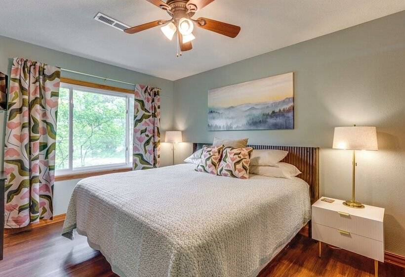 Lakefront Cabin < 3 Mi To Dtwn Eureka Springs!