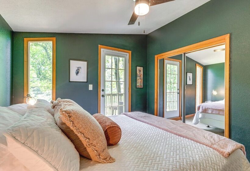 Lakefront Cabin < 3 Mi To Dtwn Eureka Springs!