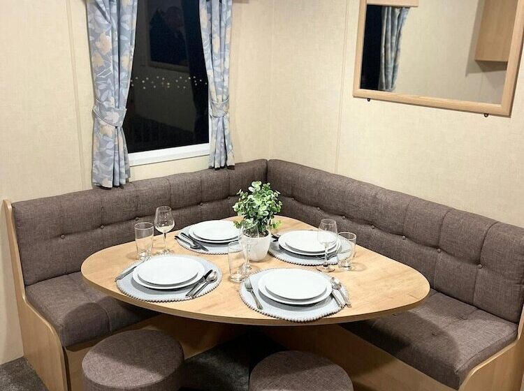 Lovely Caravan Located In An Amazing Holiday Park