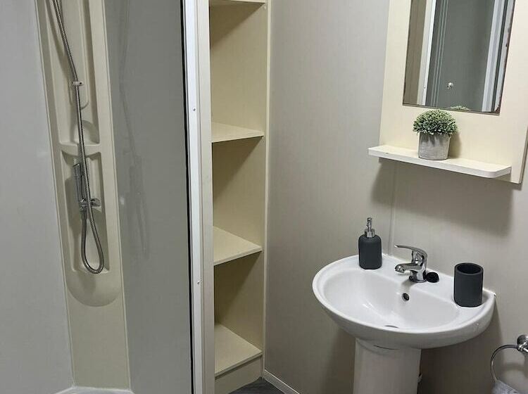 Lovely Caravan Located In An Amazing Holiday Park